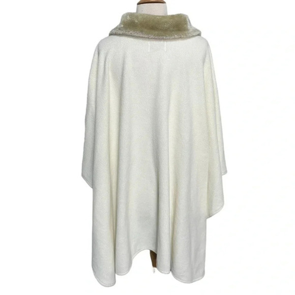 Ivory fleece and tan fake fur OS front zip cape poncho with pom poms‎ & pockets - Picture 6 of 7